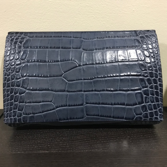 💌SOLD 💌VINCE Croc Embossed Clutch 👛 - Picture 5 of 7